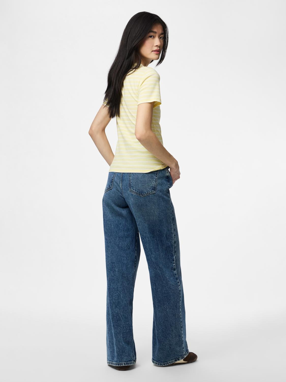 model_shot-back